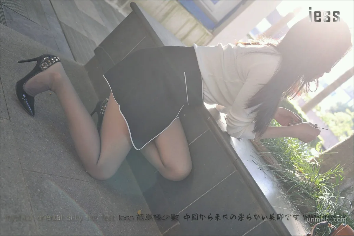 Silk Feet Bento 045 Xiao Xue, Amateur Xiao Xue's Outdoor Gray Stockings [IESS] Photo Set photo 24