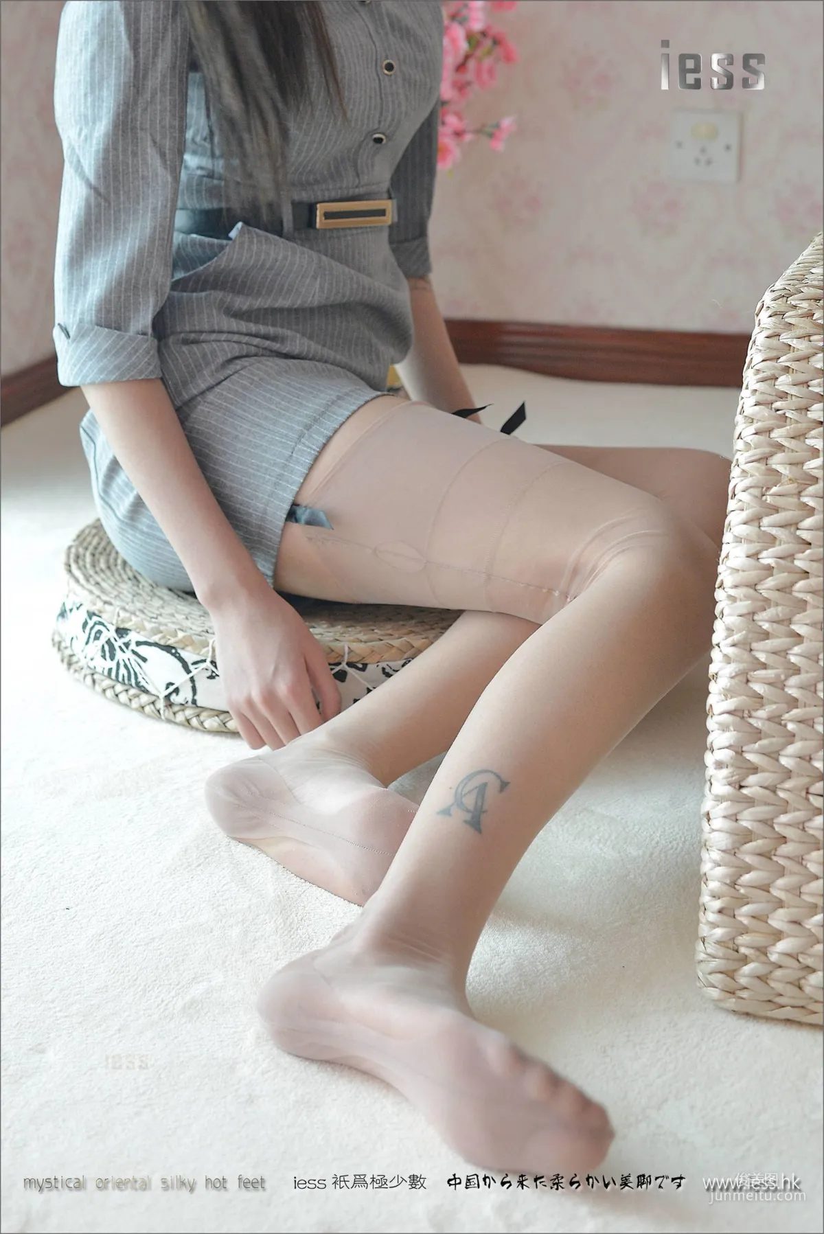 Silk Feet Bento 107 Xiao Xiao, Non-Stretch Pure Nylon Stockings [IESS] Photo Set photo 2