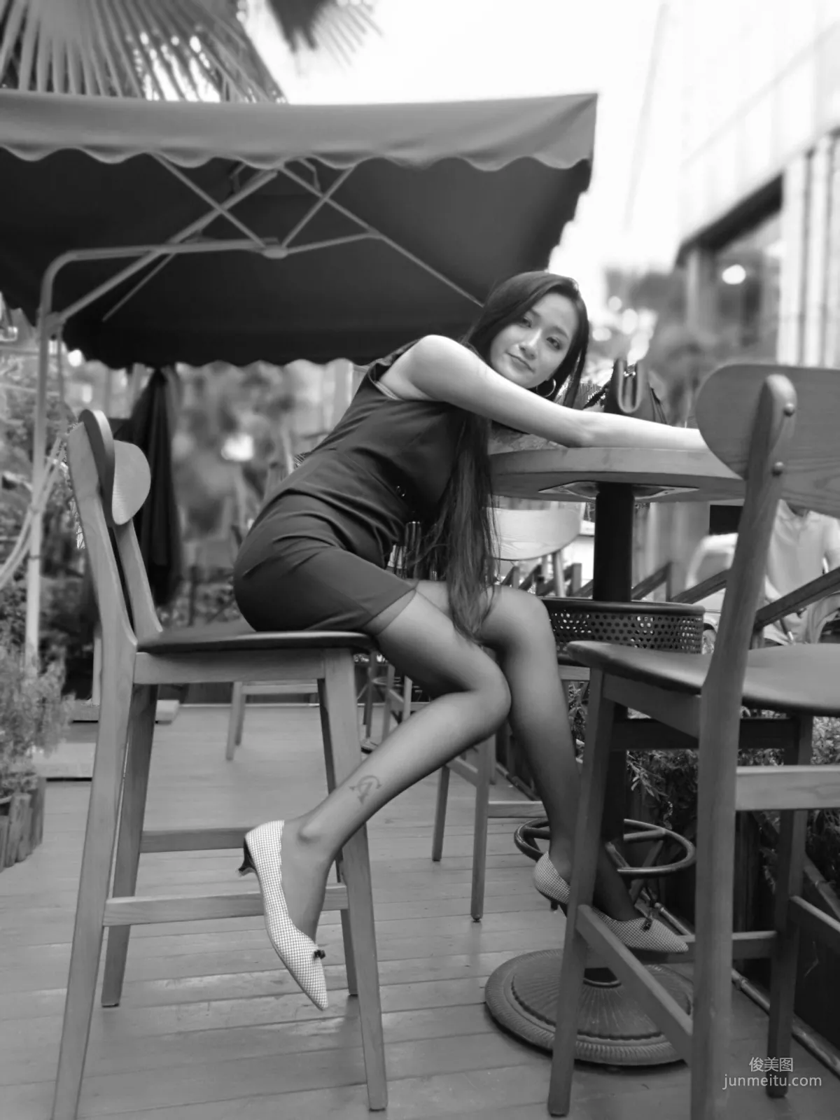 Silk Stockings Bento 110 Xiao Xiao, Outdoor Black Stockings and Flats [IESS] Photo Set photo 92