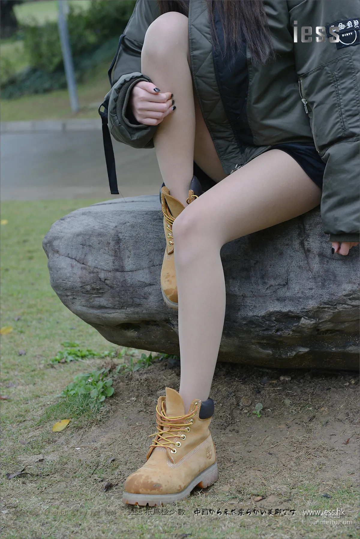丝足便当059 潇潇 《短靴、肉丝与单车》[IESS异思趣向] 写真集8
