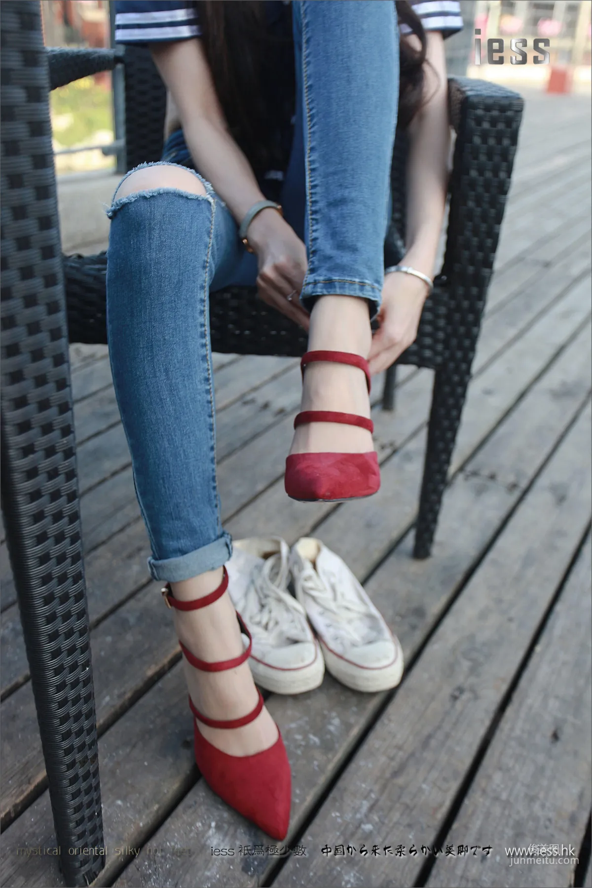Silk Stockings Bento 102 Jia Ye, Fairy Brand Jeans and High Heels with Flesh Stockings [IESS] Photo Set photo 14