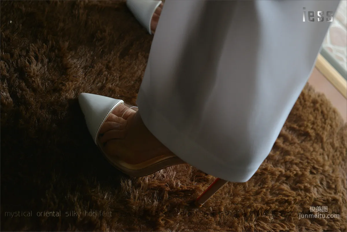 Silk Feet Bento 058 Xuan Nian Collection - Bare Feet High Heels [IESS] Photo Set photo 13