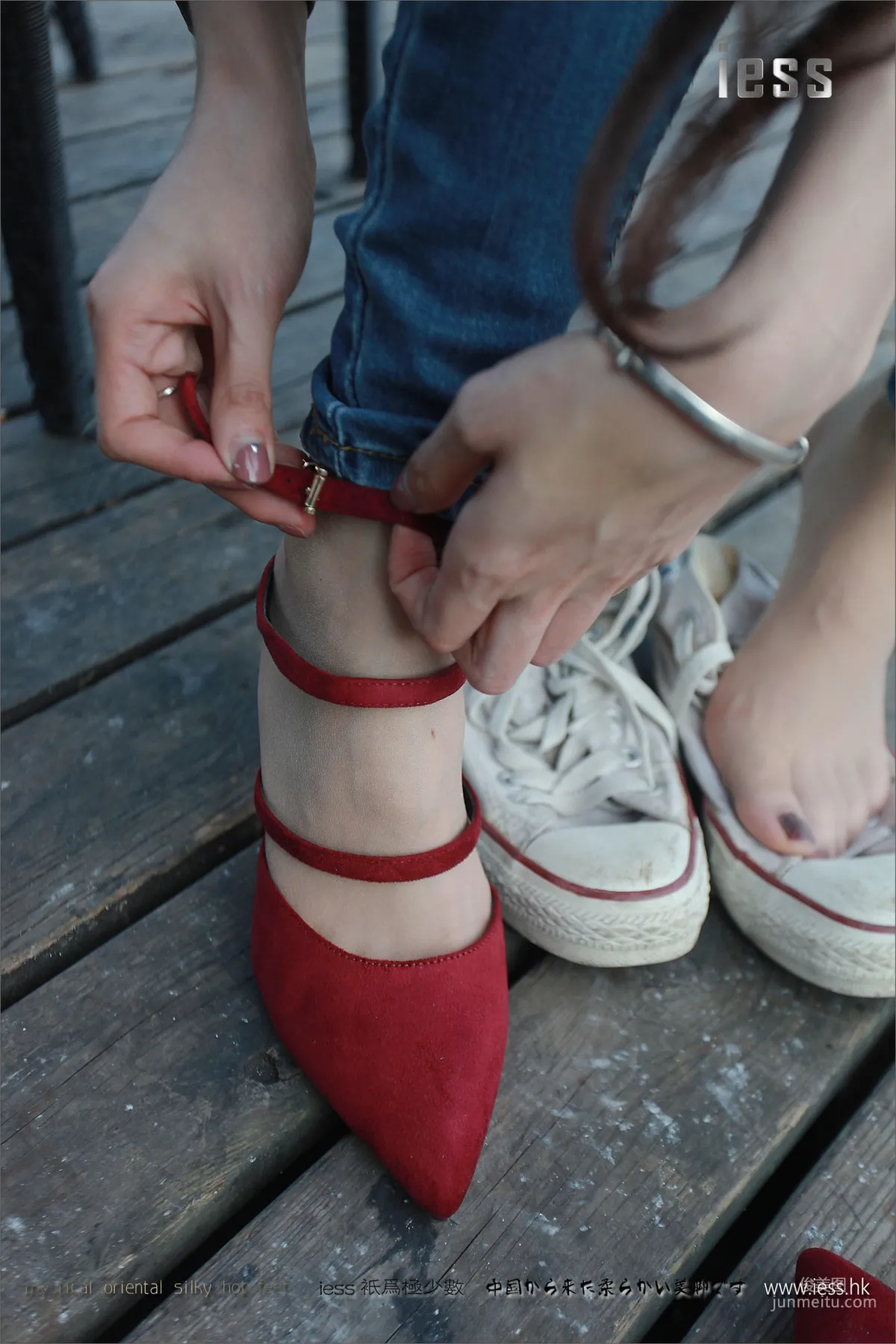 Silk Stockings Bento 102 Jia Ye, Fairy Brand Jeans and High Heels with Flesh Stockings [IESS] Photo Set photo 10