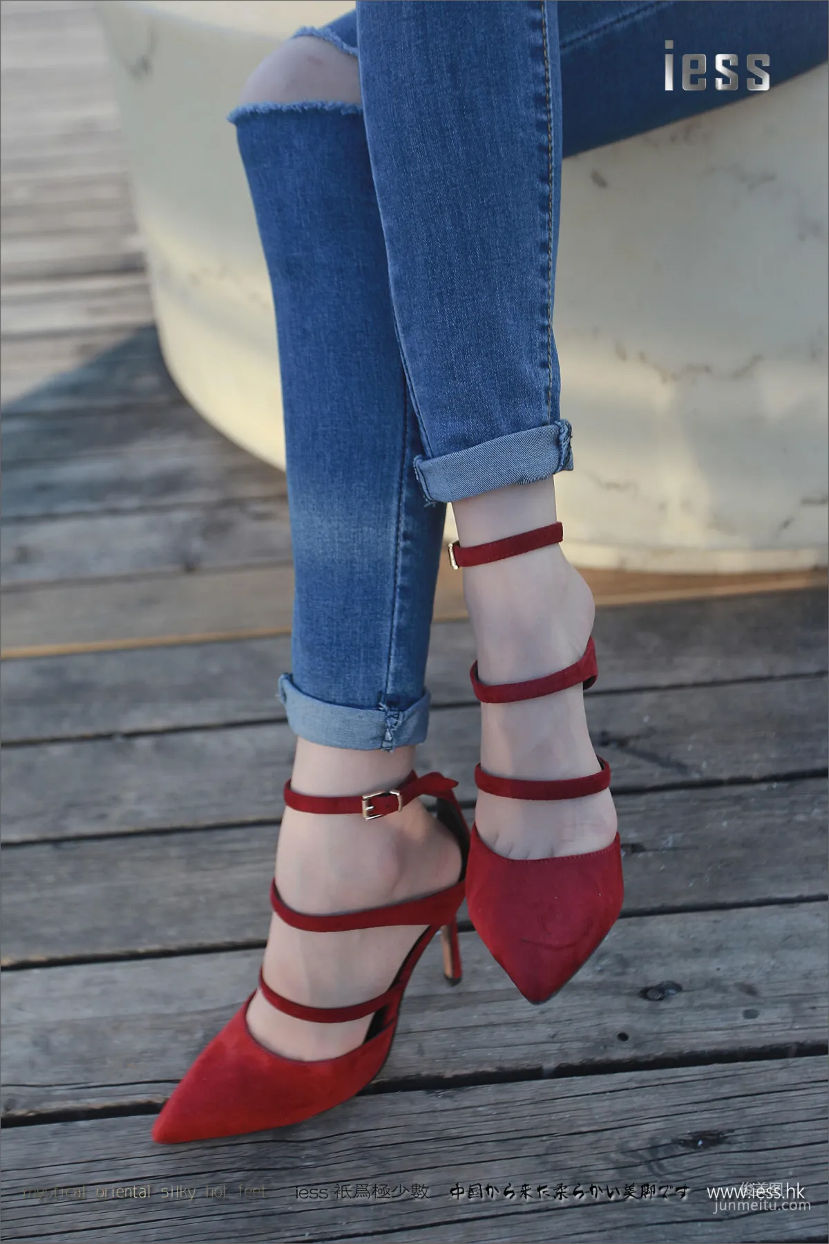 Silk Stockings Bento 102 Jia Ye, Fairy Brand Jeans and High Heels with Flesh Stockings [IESS] Photo Set photo 92