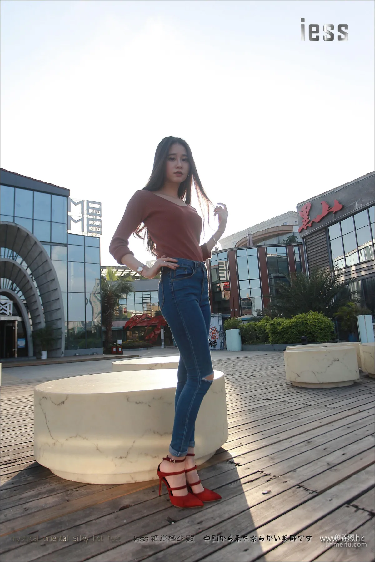 Silk Stockings Bento 102 Jia Ye, Fairy Brand Jeans and High Heels with Flesh Stockings [IESS] Photo Set photo 76