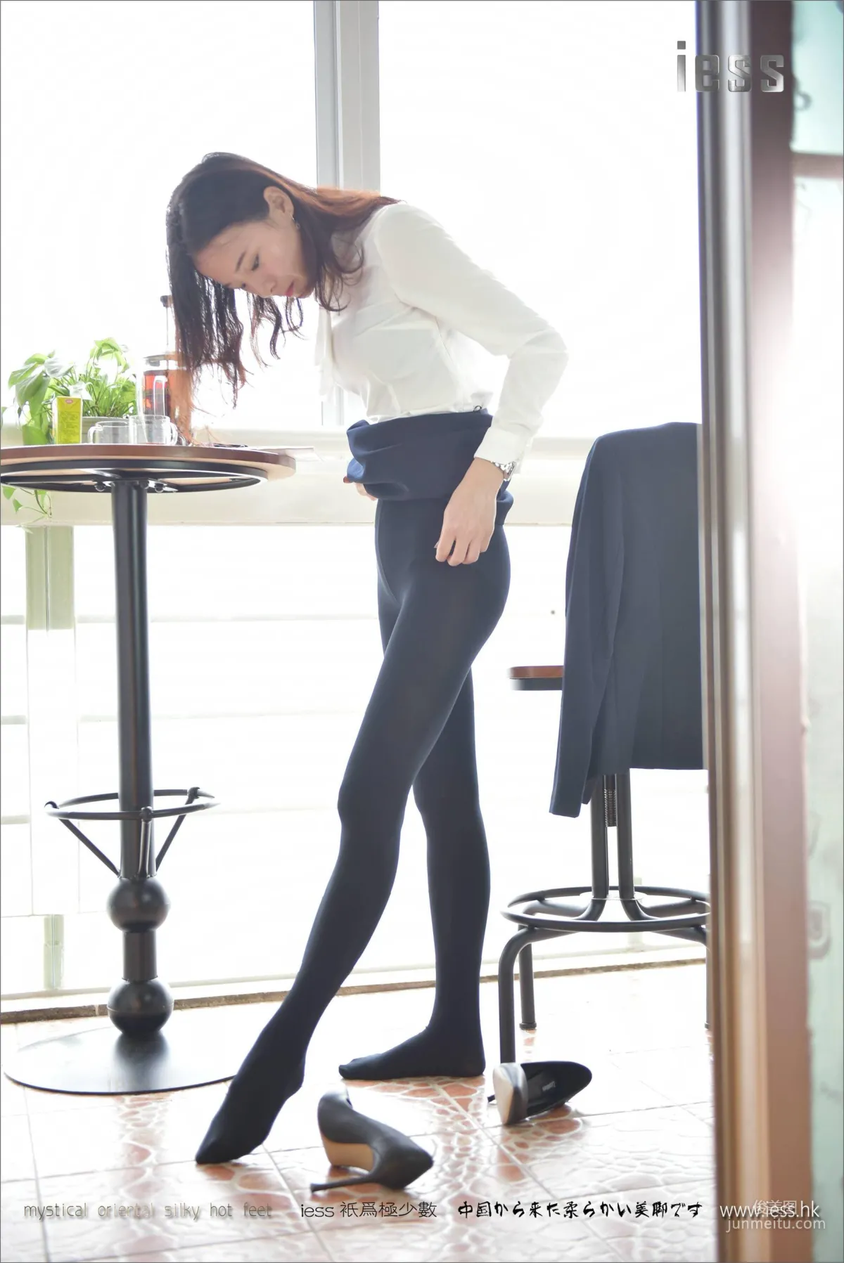 Silk Feet Bento 103 Xiao Liu, The Unsatisfied Thick Black Stockings [IESS] Photo Set photo 21