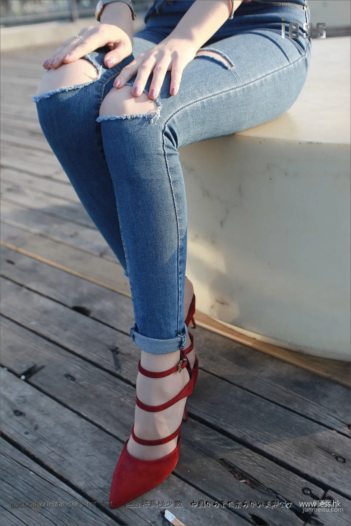Silk Stockings Bento 102 Jia Ye, Fairy Brand Jeans and High Heels with Flesh Stockings [IESS] Photo Set photo 99
