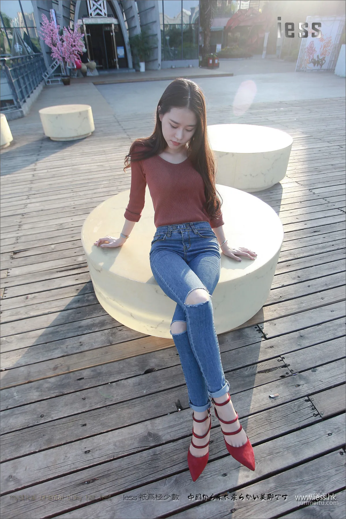 Silk Stockings Bento 102 Jia Ye, Fairy Brand Jeans and High Heels with Flesh Stockings [IESS] Photo Set photo 81