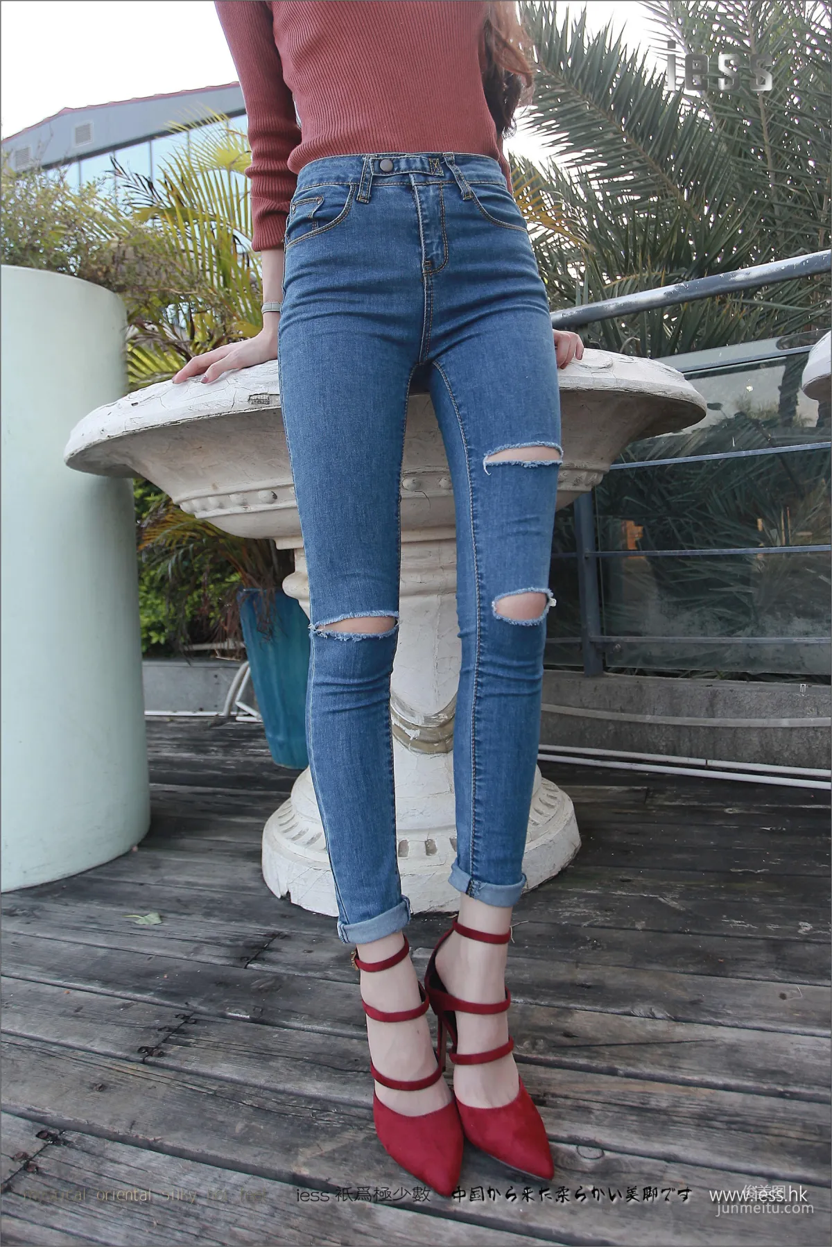 Silk Stockings Bento 102 Jia Ye, Fairy Brand Jeans and High Heels with Flesh Stockings [IESS] Photo Set photo 31