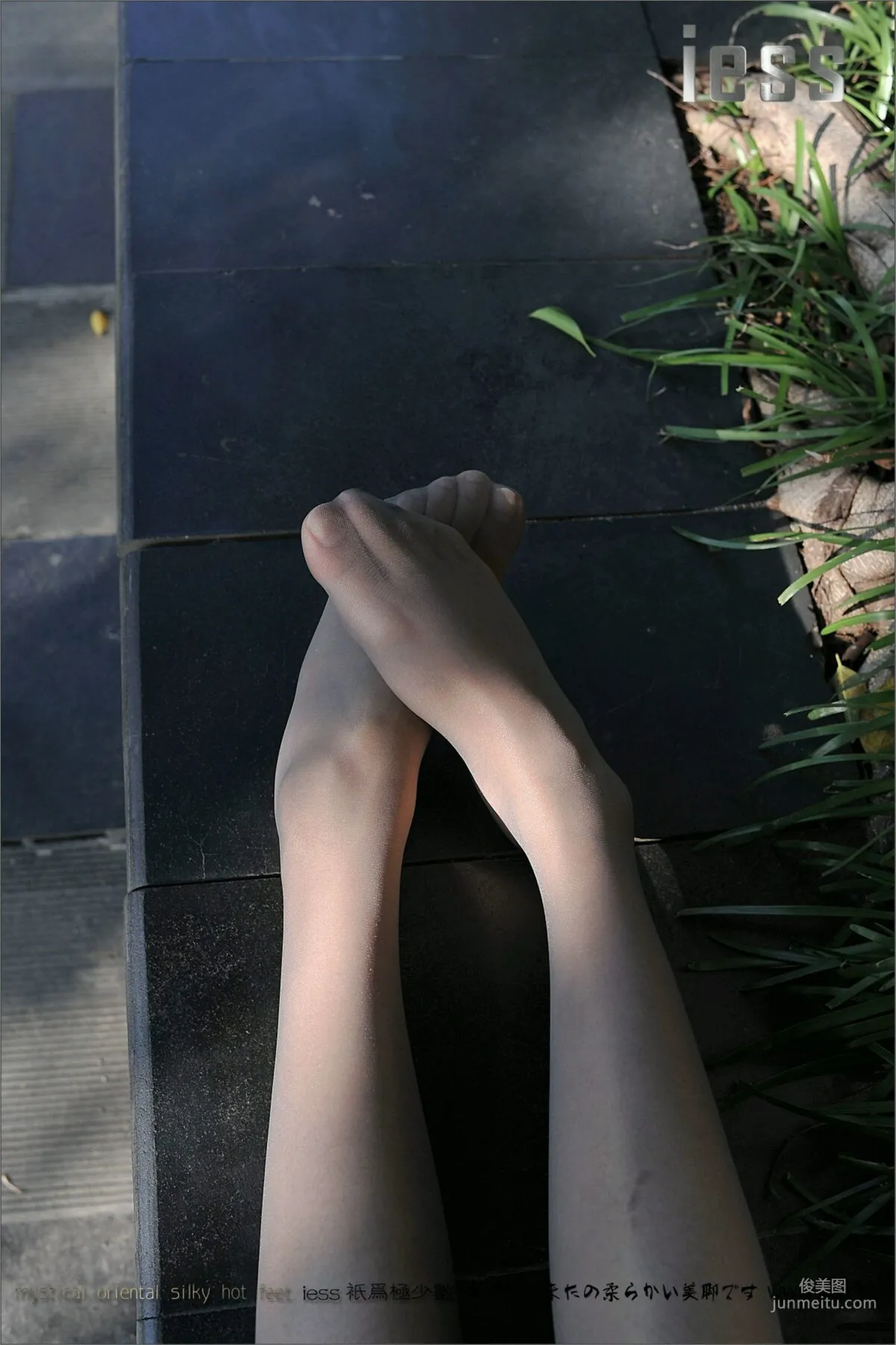 Silk Feet Bento 045 Xiao Xue, Amateur Xiao Xue's Outdoor Gray Stockings [IESS] Photo Set photo 61