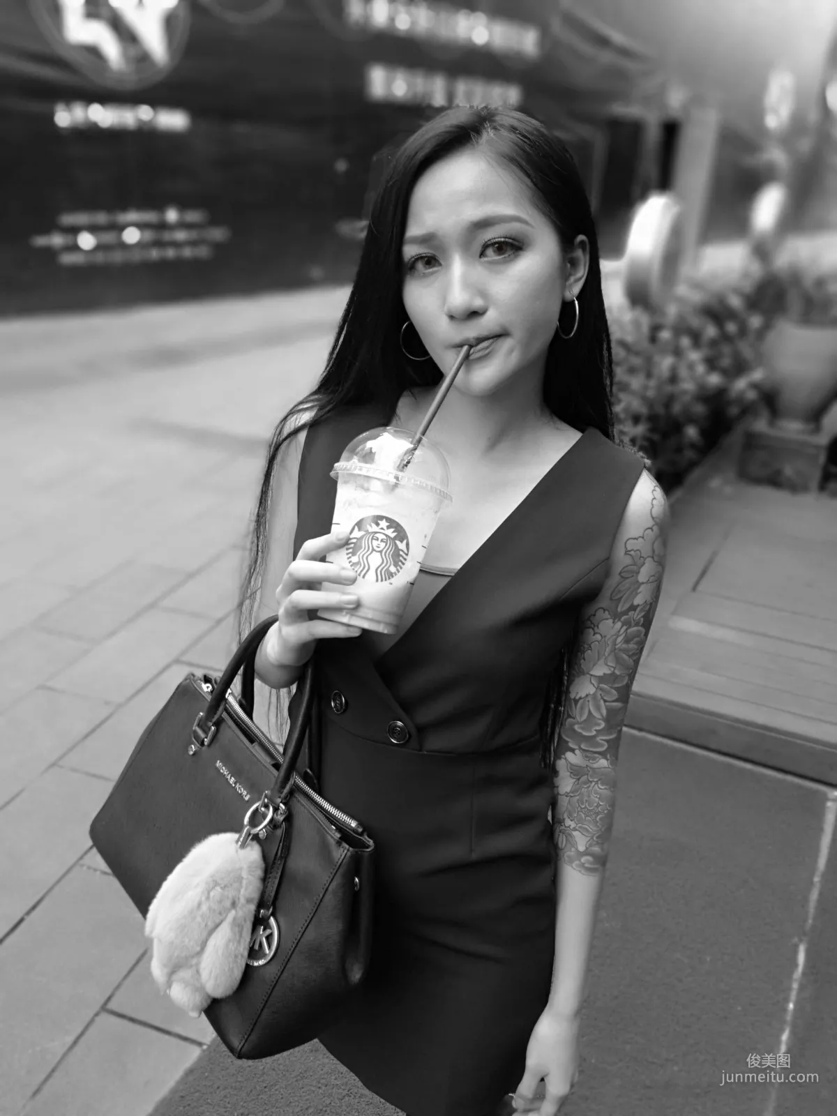 Silk Stockings Bento 110 Xiao Xiao, Outdoor Black Stockings and Flats [IESS] Photo Set photo 99