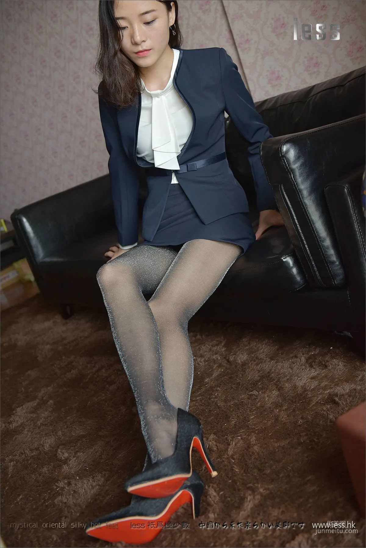 Silk Stockings Bento 106 Xiao Liu Silver Sparkle Stockings Under Uniform [IESS] Photo Set photo 48