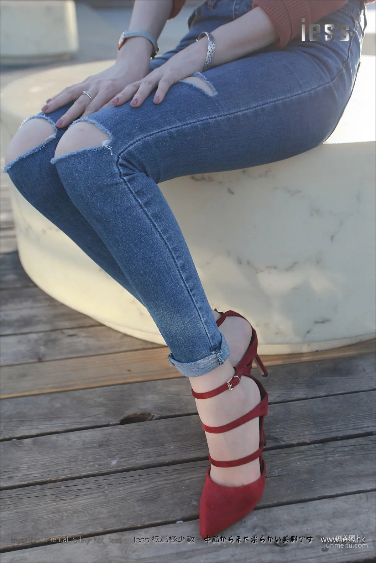 Silk Stockings Bento 102 Jia Ye, Fairy Brand Jeans and High Heels with Flesh Stockings [IESS] Photo Set photo 86