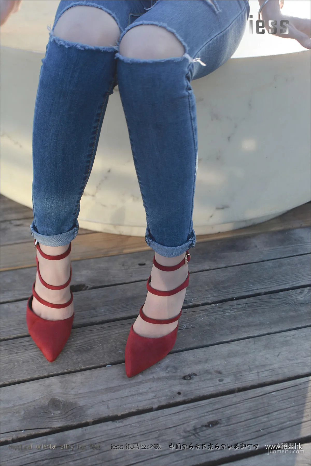 Silk Stockings Bento 102 Jia Ye, Fairy Brand Jeans and High Heels with Flesh Stockings [IESS] Photo Set photo 85