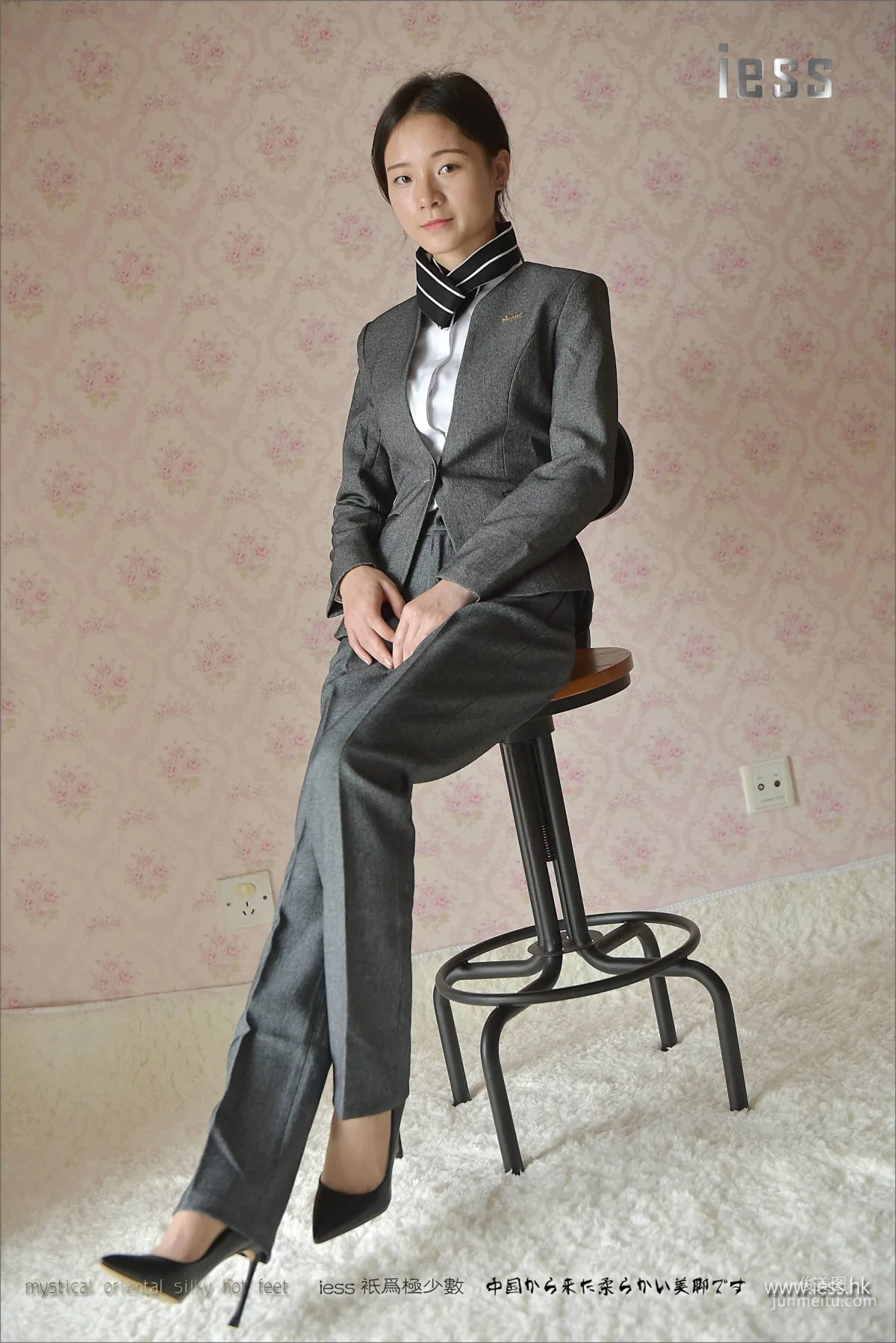 Silk Stockings Bento 114 Xiao Liu, Xiao Liu's Long Pants and Short Stockings [IESS] Photo Set photo 75