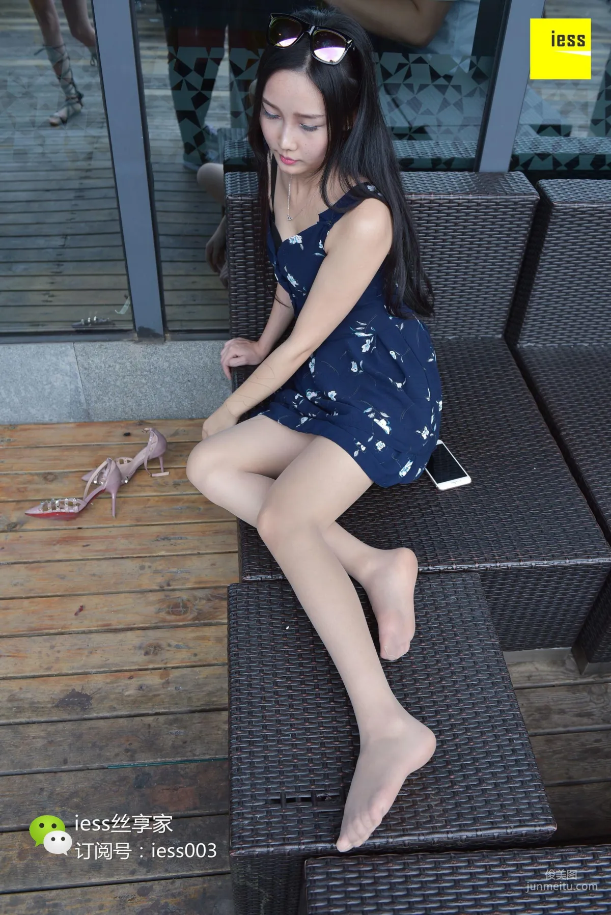 Si Xiang Jia 022 Xin Xin Hey! The Girl Sunbathing at Starbucks [IESS] Photo Set photo 79