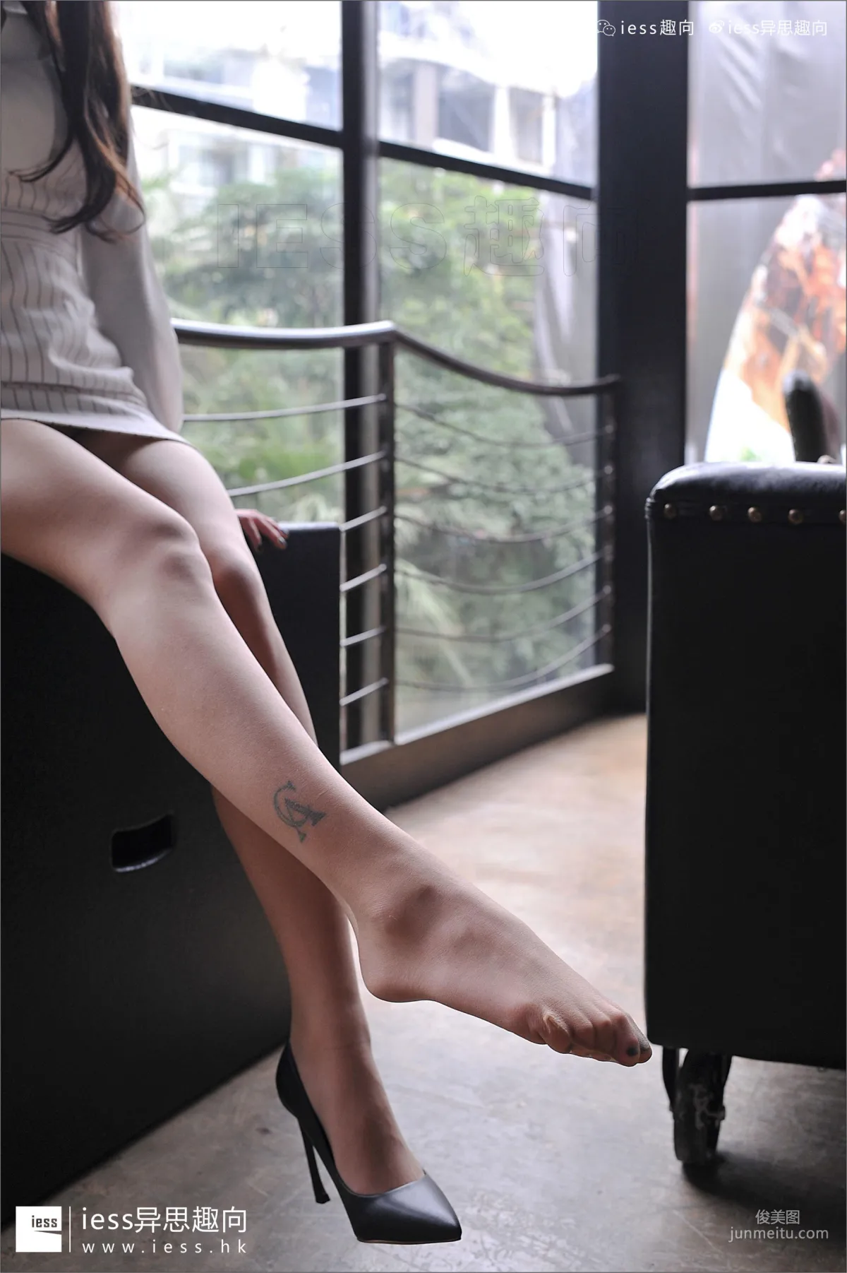 Silk Stockings Bento 119 Xiao Xiao "Black Stockings Goddess's Nude Stockings Show" [IESS] Photo Set photo 52