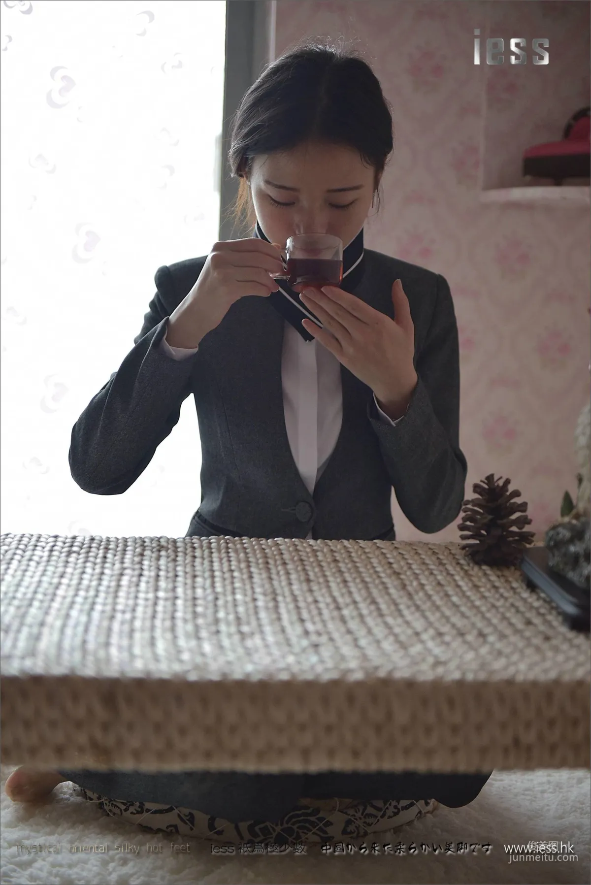 Silk Stockings Bento 114 Xiao Liu, Xiao Liu's Long Pants and Short Stockings [IESS] Photo Set photo 30