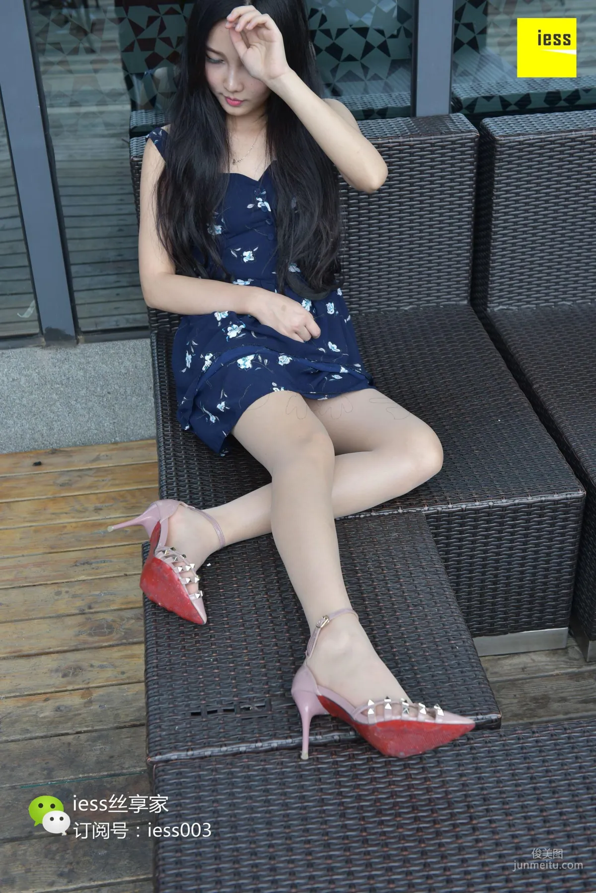 Si Xiang Jia 022 Xin Xin Hey! The Girl Sunbathing at Starbucks [IESS] Photo Set photo 33