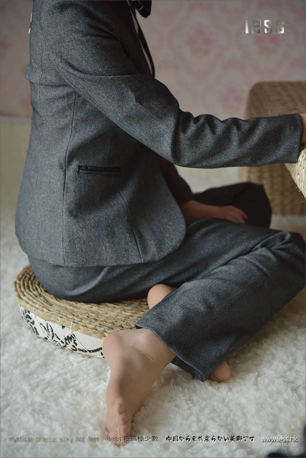 Silk Stockings Bento 114 Xiao Liu, Xiao Liu's Long Pants and Short Stockings [IESS] Photo Set photo 42