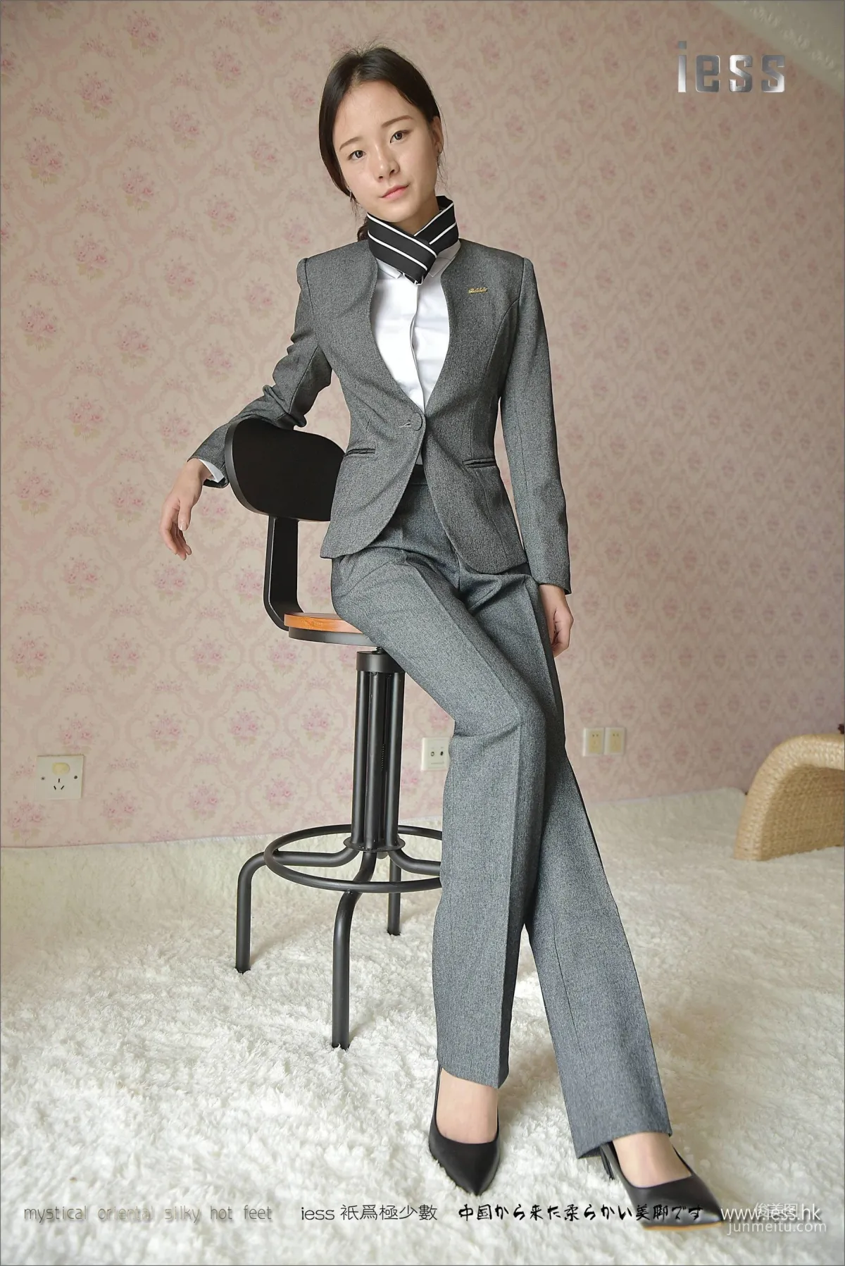 Silk Stockings Bento 114 Xiao Liu, Xiao Liu's Long Pants and Short Stockings [IESS] Photo Set photo 97