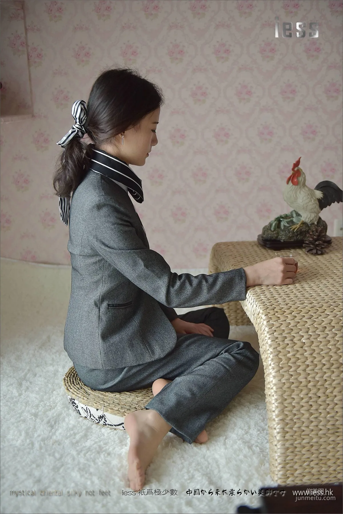 Silk Stockings Bento 114 Xiao Liu, Xiao Liu's Long Pants and Short Stockings [IESS] Photo Set photo 40