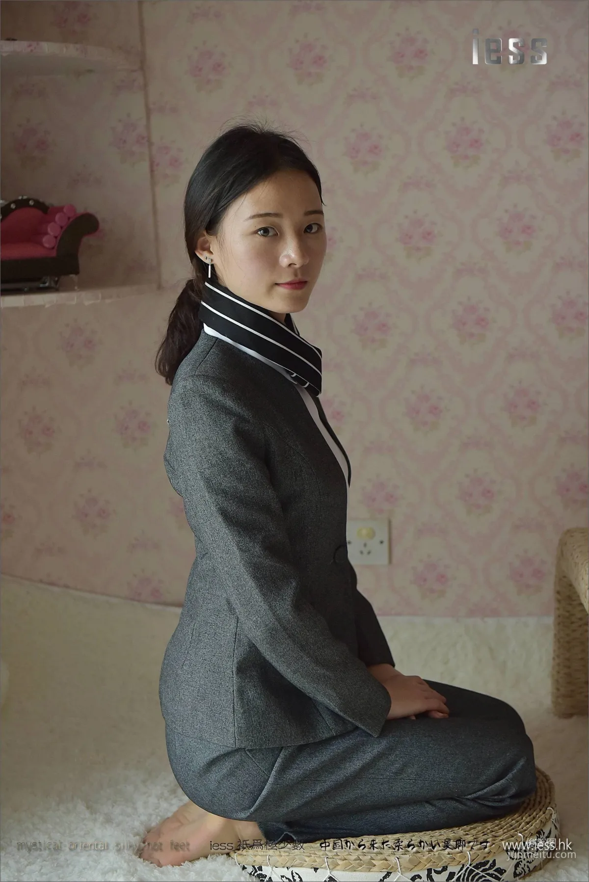 Silk Stockings Bento 114 Xiao Liu, Xiao Liu's Long Pants and Short Stockings [IESS] Photo Set photo 24