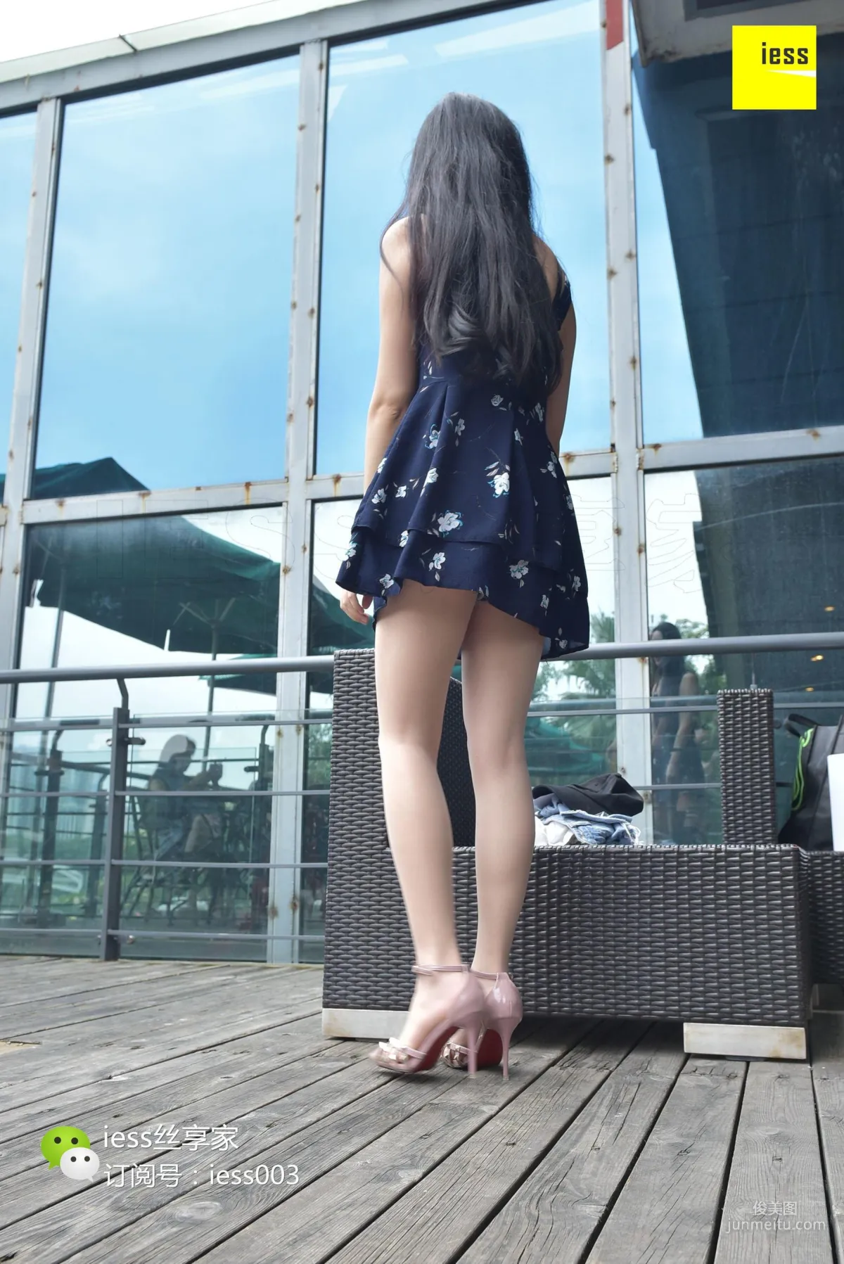 Si Xiang Jia 022 Xin Xin Hey! The Girl Sunbathing at Starbucks [IESS] Photo Set photo 2