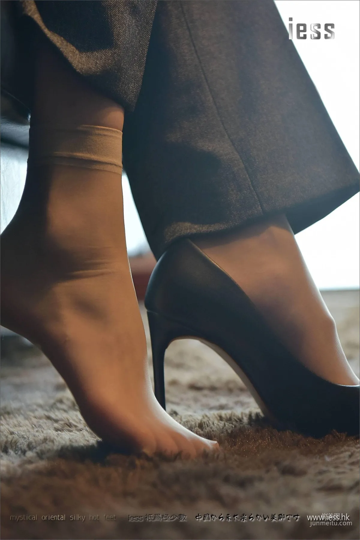 Silk Stockings Bento 114 Xiao Liu, Xiao Liu's Long Pants and Short Stockings [IESS] Photo Set photo 17