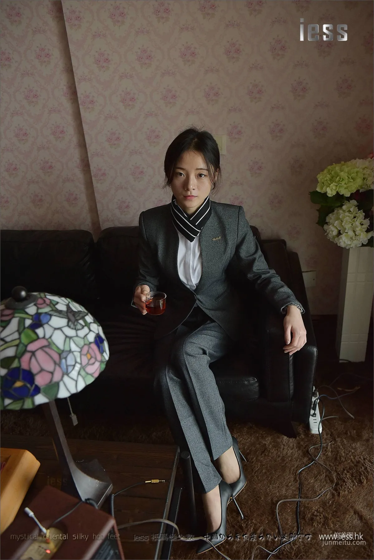 Silk Stockings Bento 114 Xiao Liu, Xiao Liu's Long Pants and Short Stockings [IESS] Photo Set photo 2