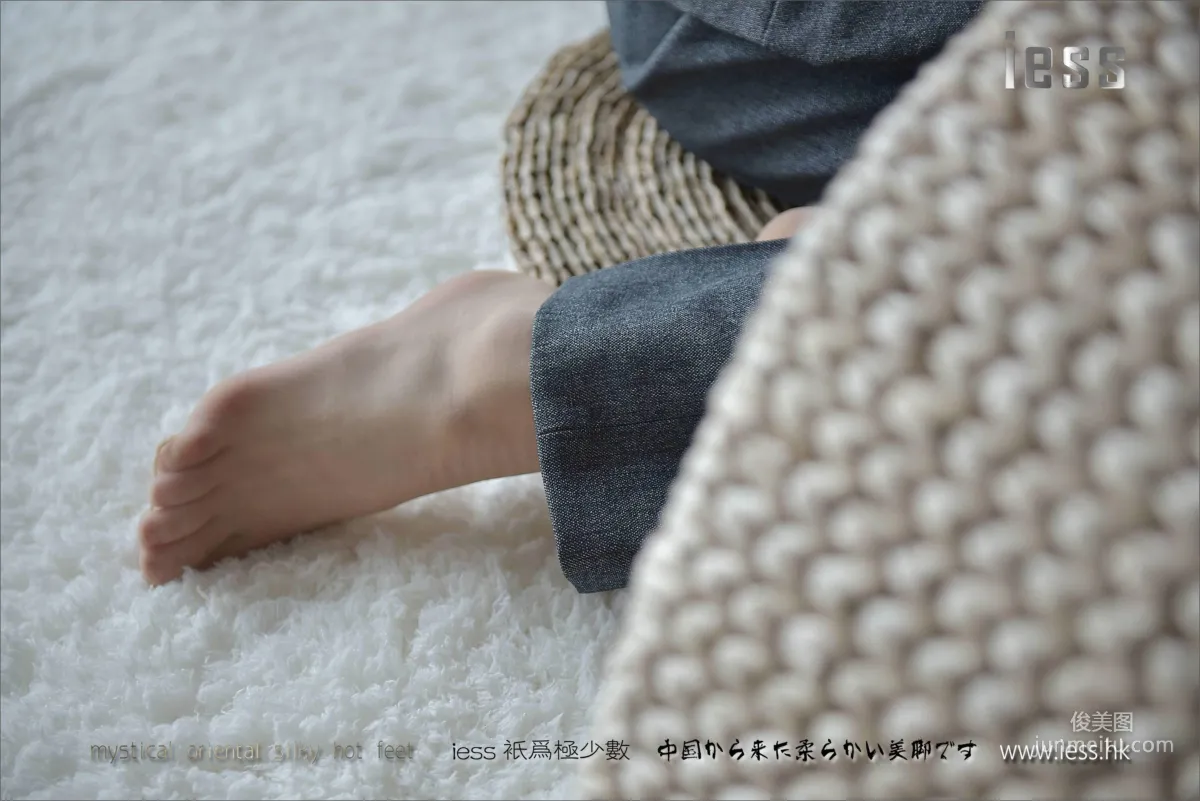 Silk Stockings Bento 114 Xiao Liu, Xiao Liu's Long Pants and Short Stockings [IESS] Photo Set photo 36
