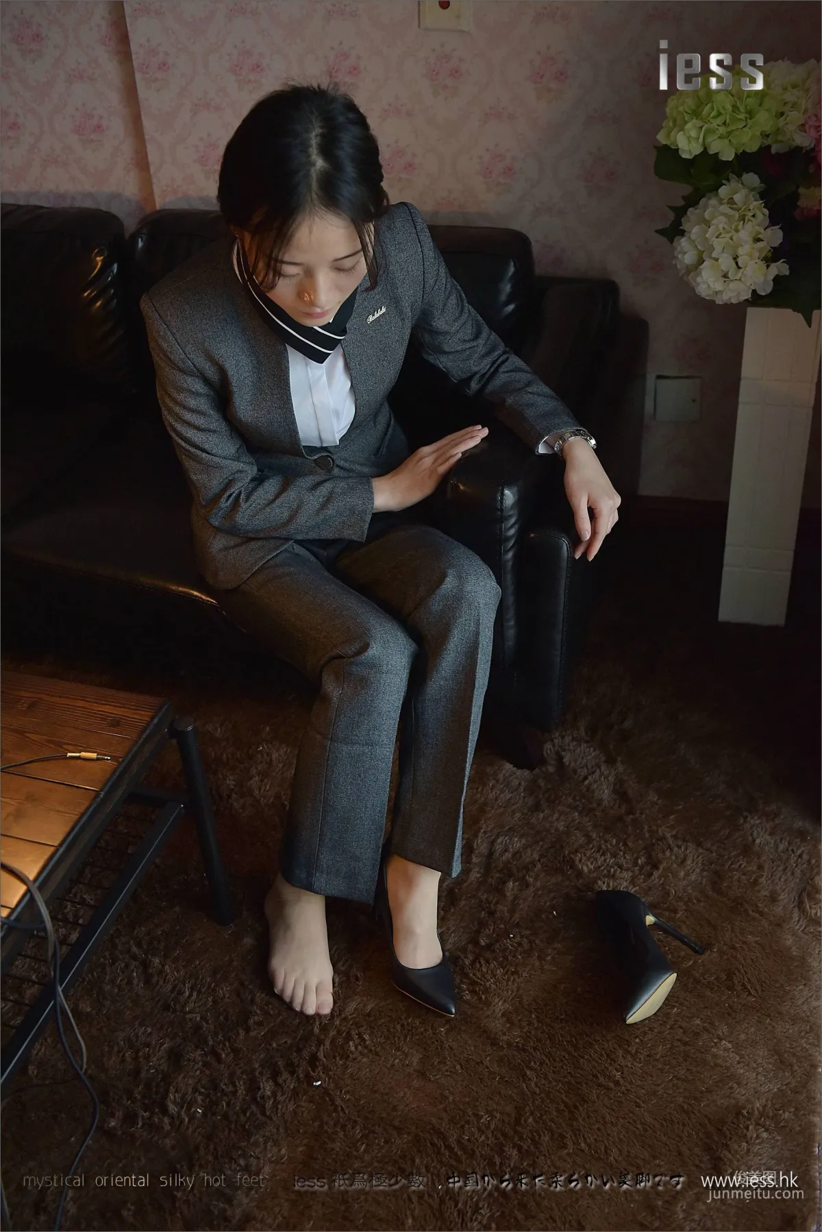 Silk Stockings Bento 114 Xiao Liu, Xiao Liu's Long Pants and Short Stockings [IESS] Photo Set photo 13
