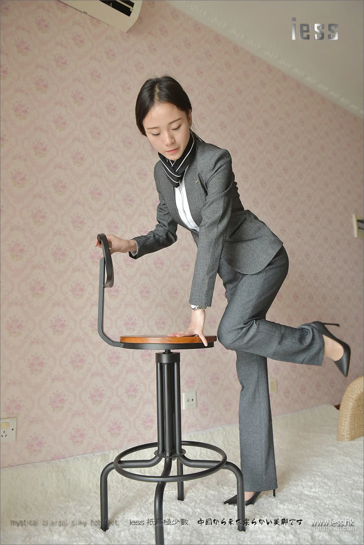 Silk Stockings Bento 114 Xiao Liu, Xiao Liu's Long Pants and Short Stockings [IESS] Photo Set photo 94