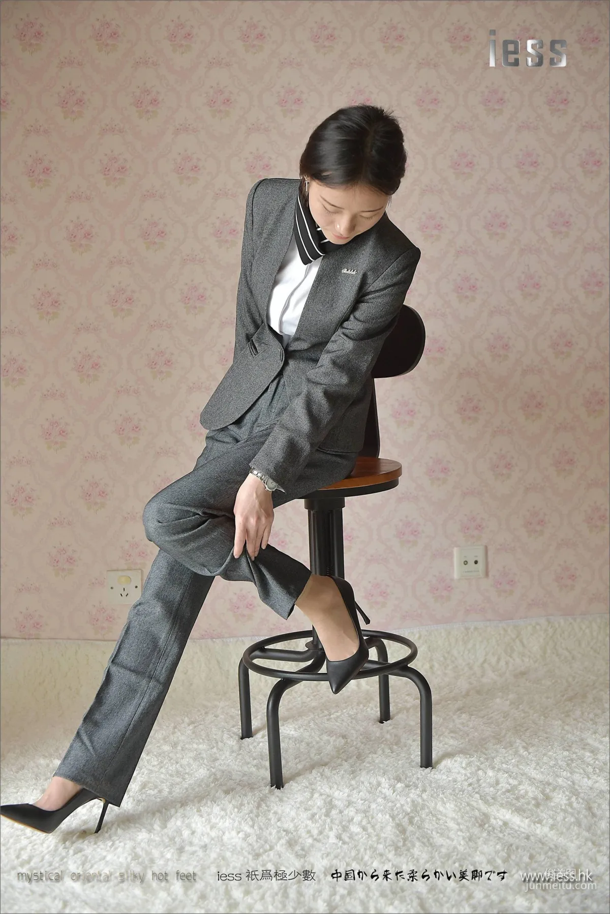 Silk Stockings Bento 114 Xiao Liu, Xiao Liu's Long Pants and Short Stockings [IESS] Photo Set photo 76