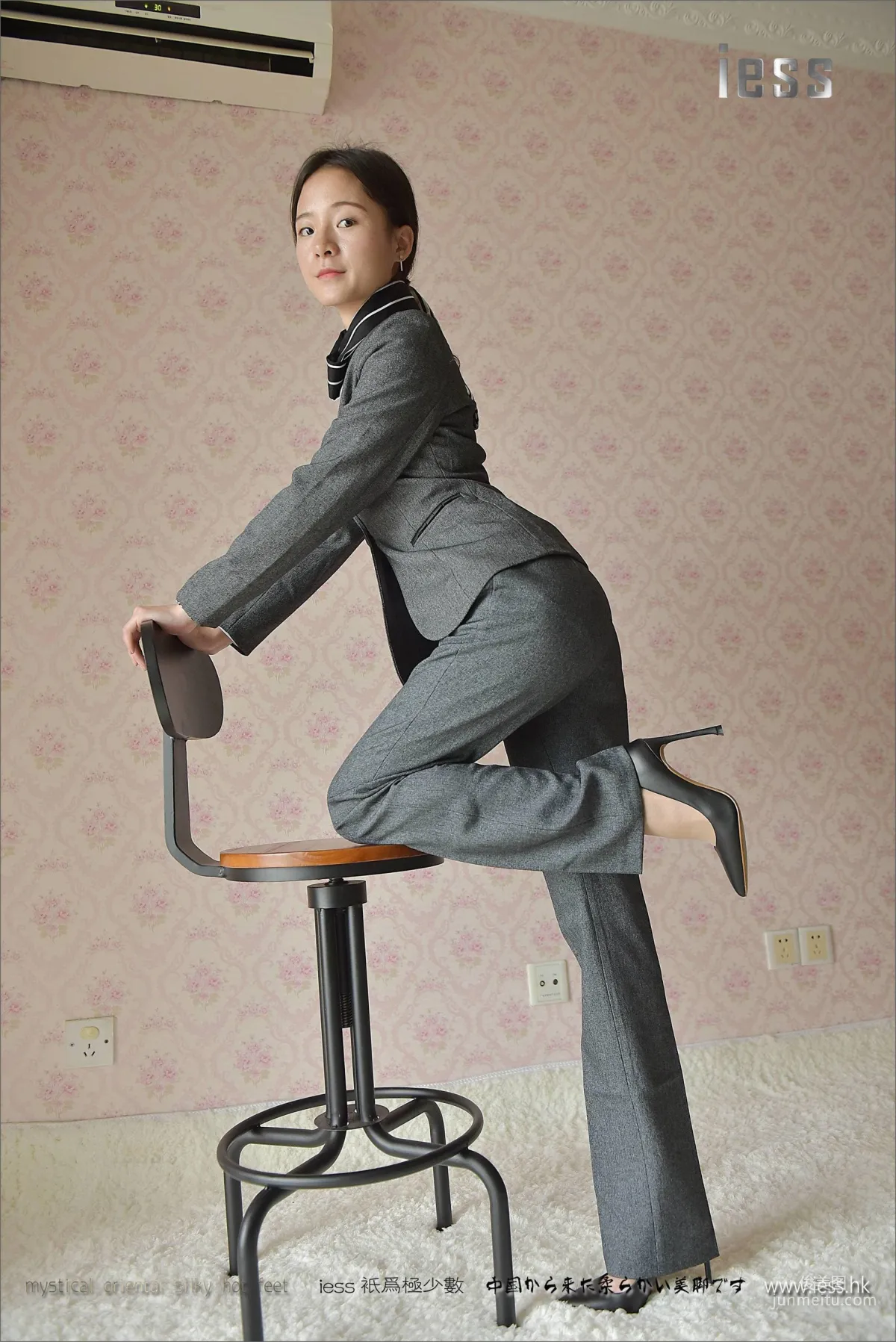 Silk Stockings Bento 114 Xiao Liu, Xiao Liu's Long Pants and Short Stockings [IESS] Photo Set photo 91