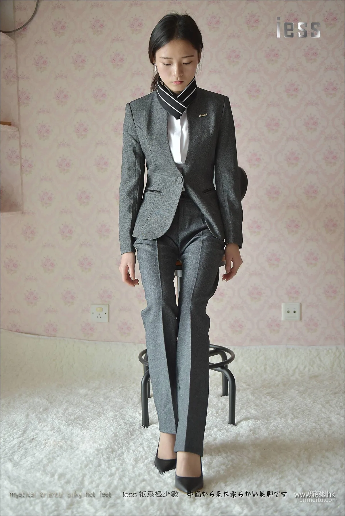 Silk Stockings Bento 114 Xiao Liu, Xiao Liu's Long Pants and Short Stockings [IESS] Photo Set photo 62