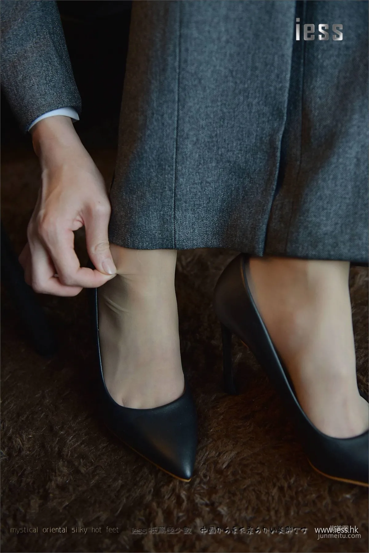 Silk Stockings Bento 114 Xiao Liu, Xiao Liu's Long Pants and Short Stockings [IESS] Photo Set photo 11