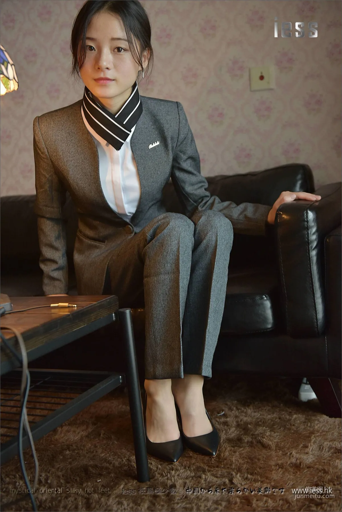 Silk Stockings Bento 114 Xiao Liu, Xiao Liu's Long Pants and Short Stockings [IESS] Photo Set photo 22