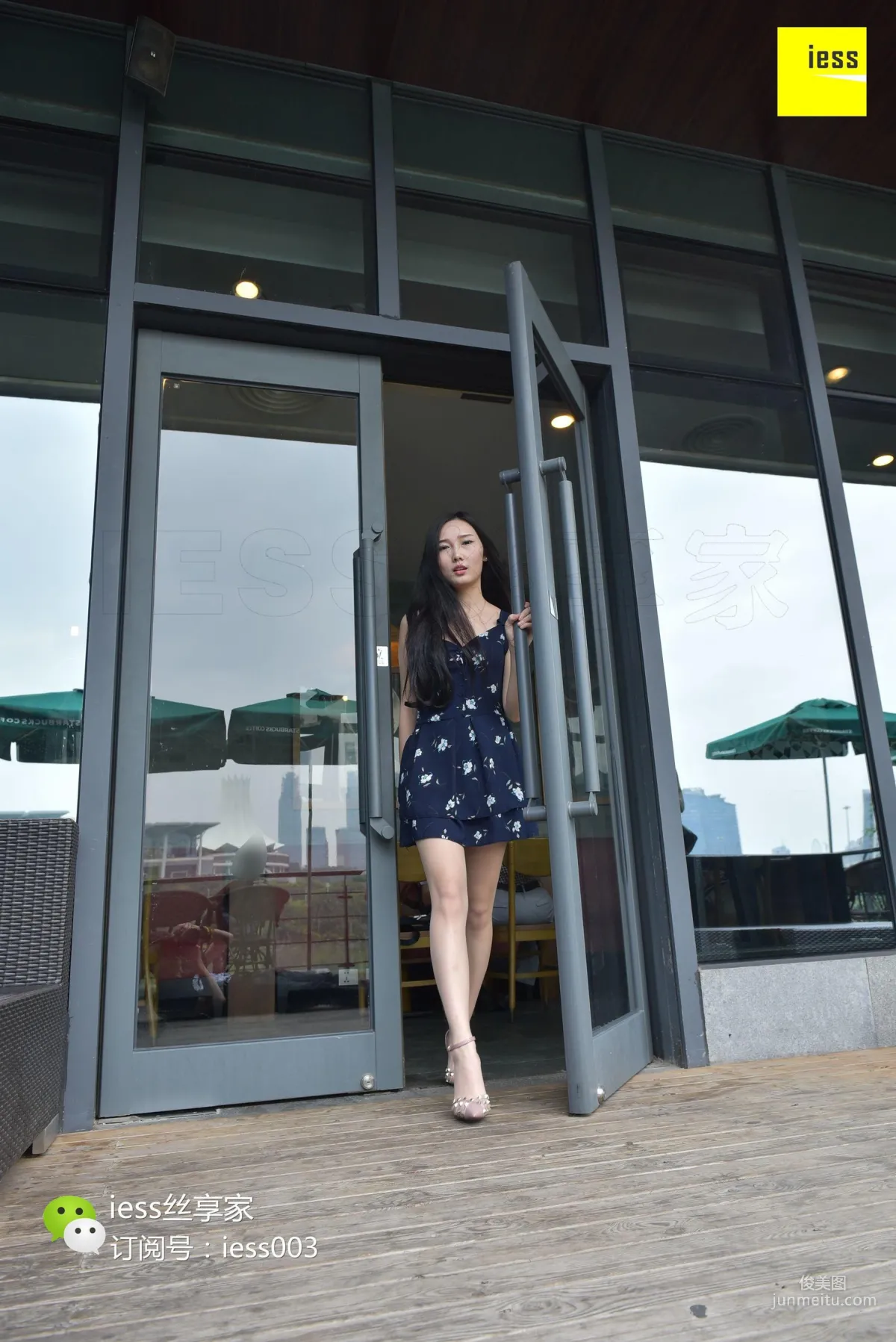 Si Xiang Jia 022 Xin Xin Hey! The Girl Sunbathing at Starbucks [IESS] Photo Set photo 23