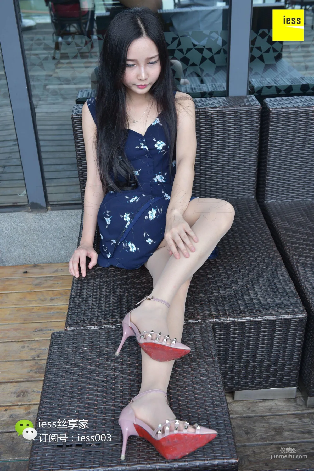 Si Xiang Jia 022 Xin Xin Hey! The Girl Sunbathing at Starbucks [IESS] Photo Set photo 26