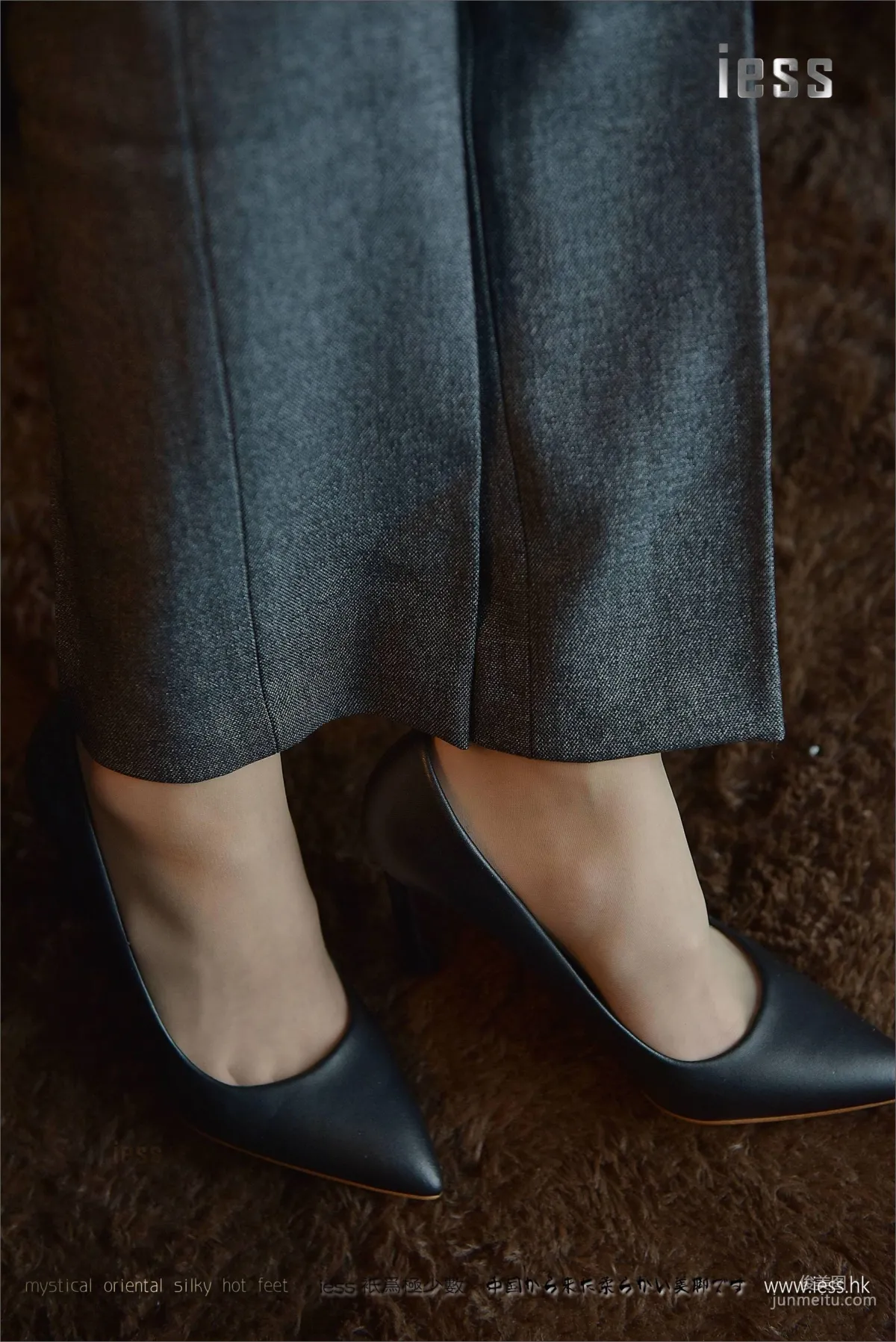 Silk Stockings Bento 114 Xiao Liu, Xiao Liu's Long Pants and Short Stockings [IESS] Photo Set photo 9