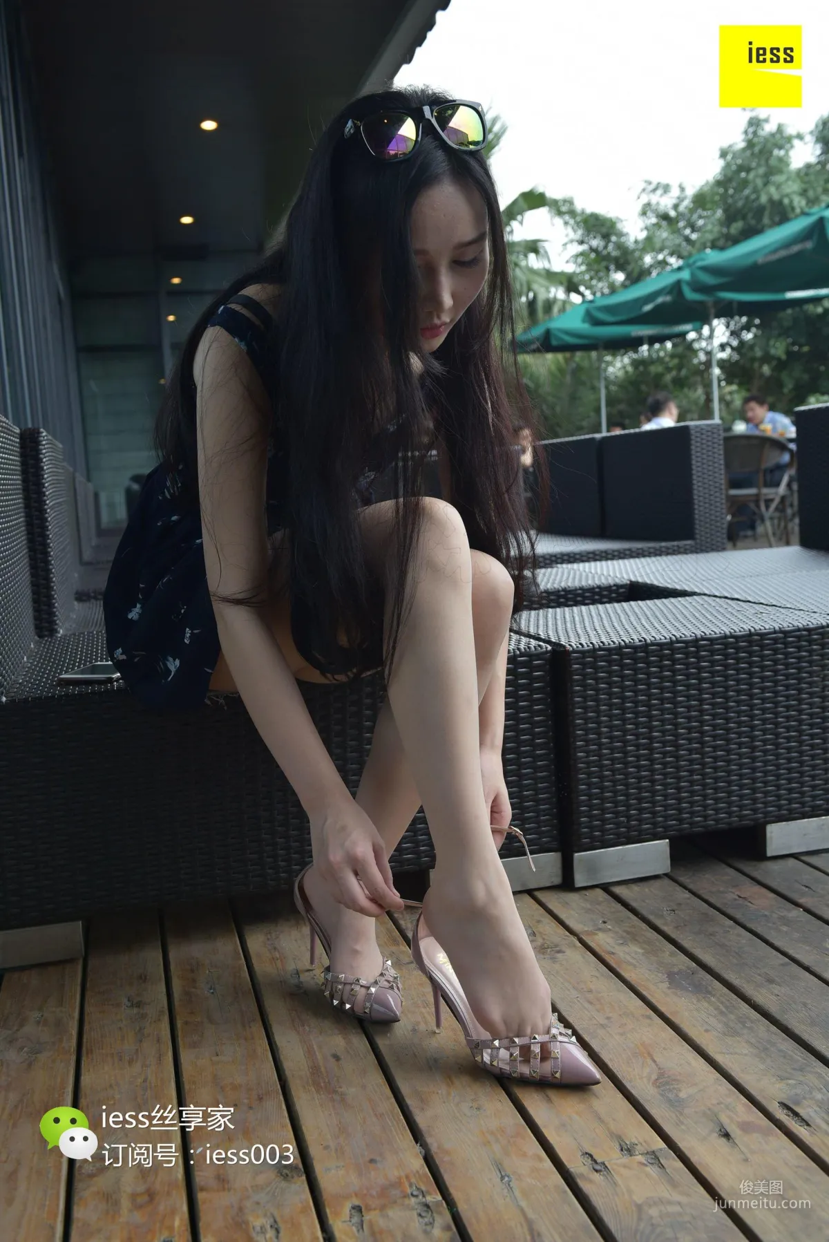 Si Xiang Jia 022 Xin Xin Hey! The Girl Sunbathing at Starbucks [IESS] Photo Set photo 50