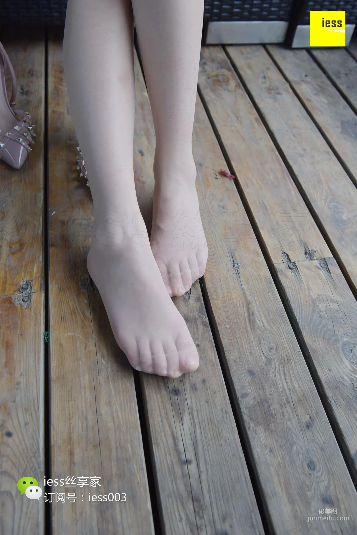 Si Xiang Jia 022 Xin Xin Hey! The Girl Sunbathing at Starbucks [IESS] Photo Set photo 60