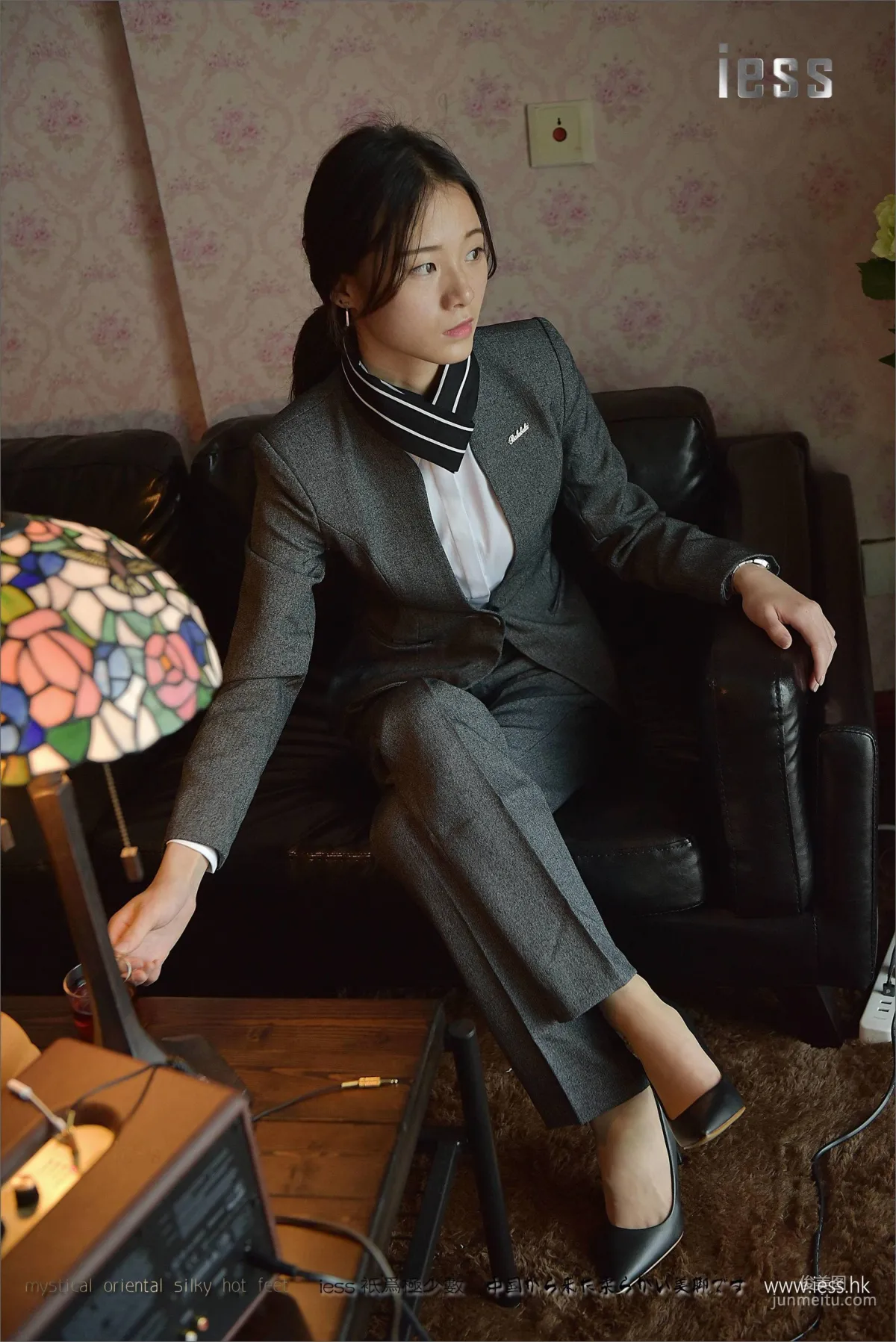 Silk Stockings Bento 114 Xiao Liu, Xiao Liu's Long Pants and Short Stockings [IESS] Photo Set photo 4