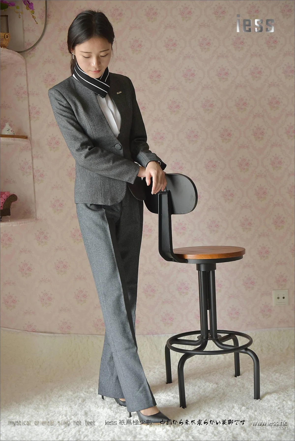 Silk Stockings Bento 114 Xiao Liu, Xiao Liu's Long Pants and Short Stockings [IESS] Photo Set photo 88
