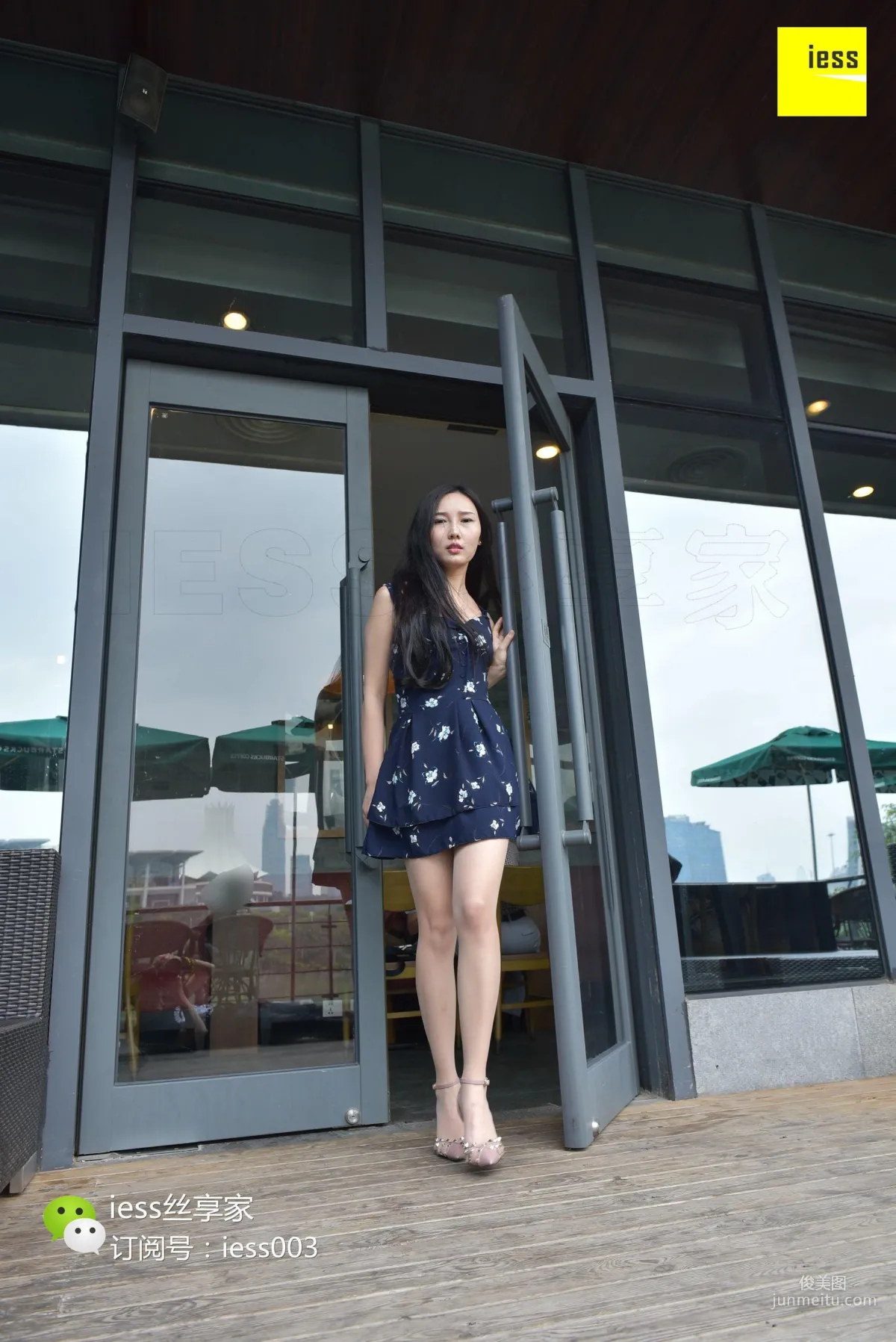Si Xiang Jia 022 Xin Xin Hey! The Girl Sunbathing at Starbucks [IESS] Photo Set photo 34