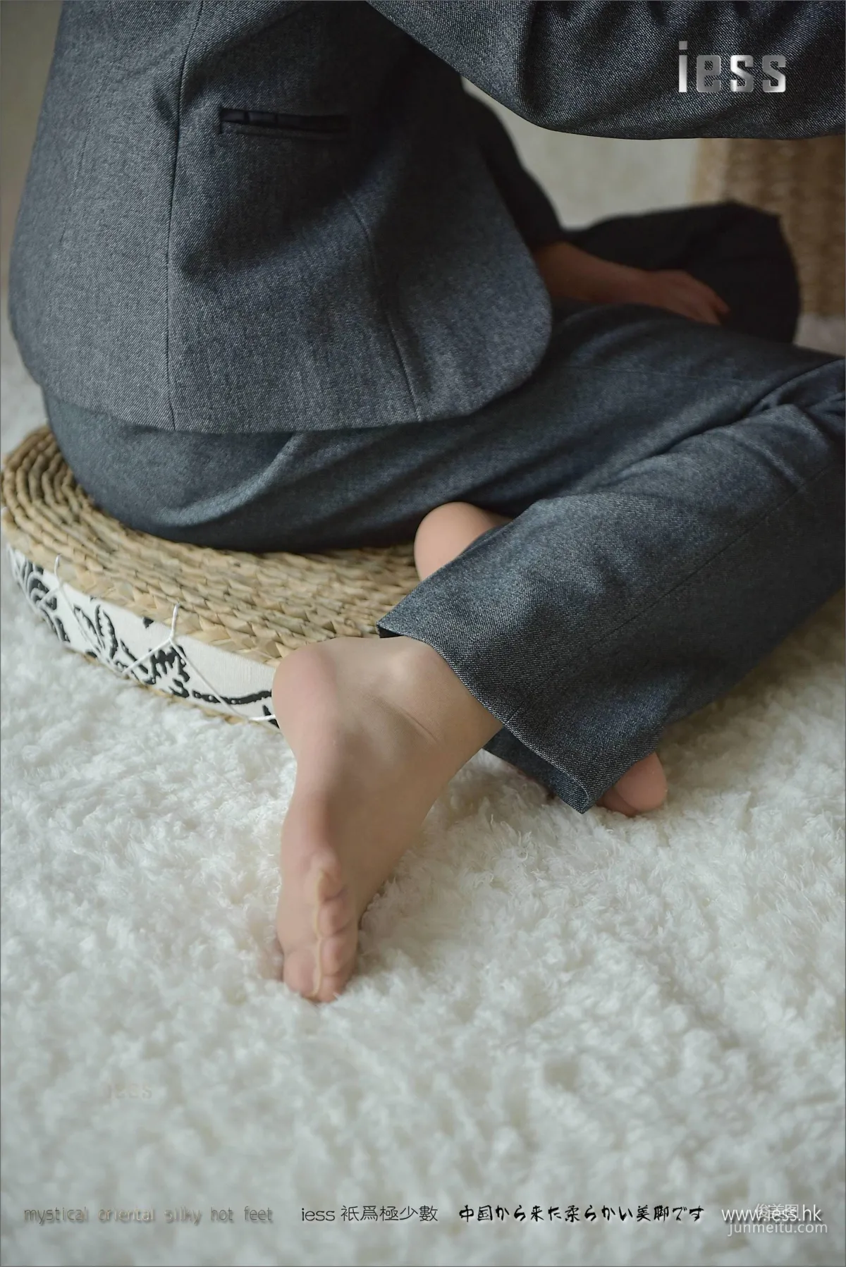 Silk Stockings Bento 114 Xiao Liu, Xiao Liu's Long Pants and Short Stockings [IESS] Photo Set photo 41