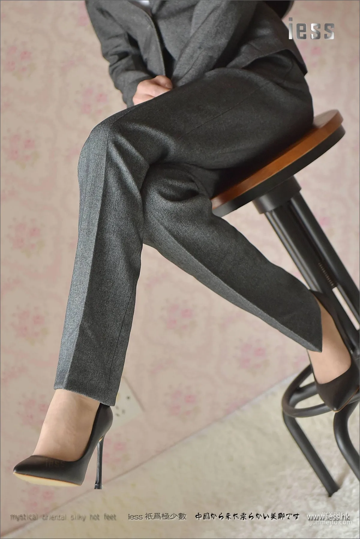 Silk Stockings Bento 114 Xiao Liu, Xiao Liu's Long Pants and Short Stockings [IESS] Photo Set photo 70