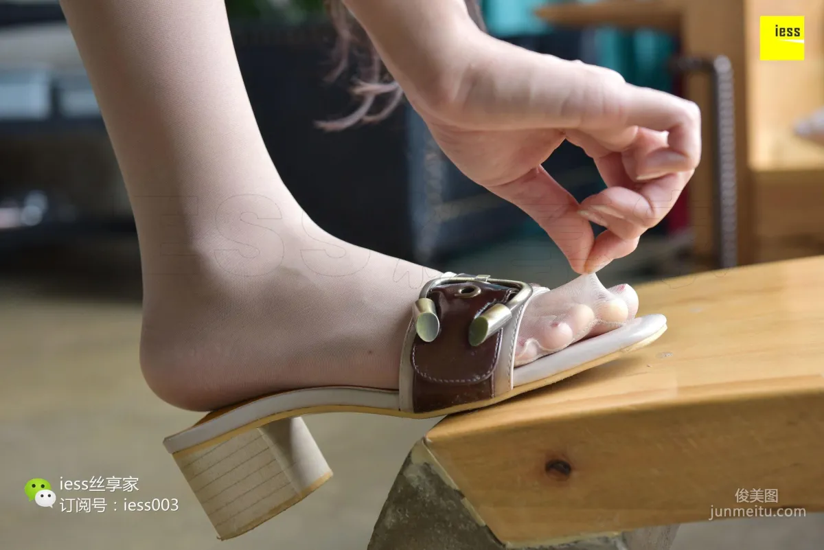 Si Xiang Jia 058 Xiao Xue 《Ripped Skirt and Silk Stockings with Flesh-Colored Sandals》[IESS] Photo Set photo 5