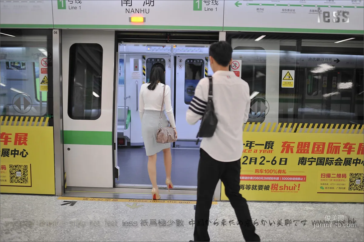 丝足便当127《户外丝袜》[IESS异思趣向] 写真集33